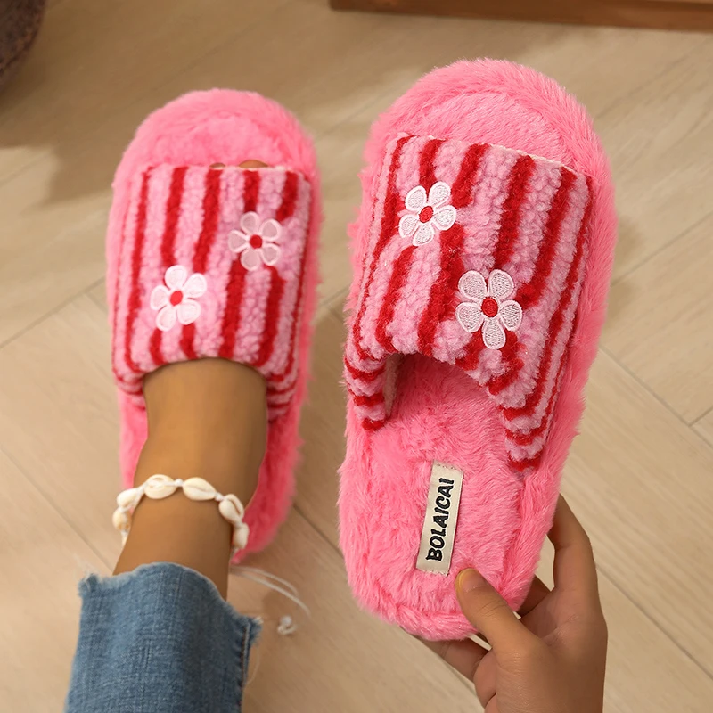 Pantuflas de Felpa con Bordado - Women'S Fashion Korea reseña y precio